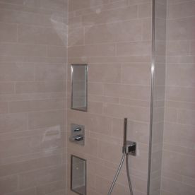 Douche lichte tegels