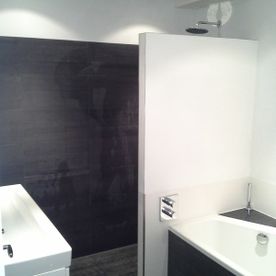 Zwart witte badkamer